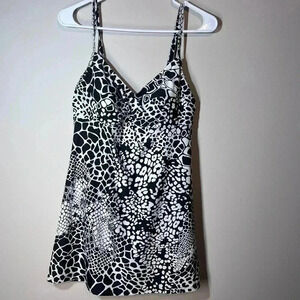 Croft & Barrow V tiered swimwear swim dress black/whit animal print size 10